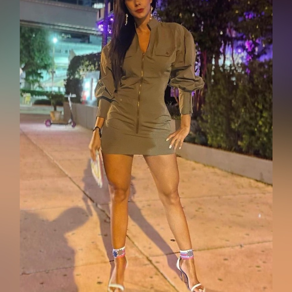 Puffy sleeve dress